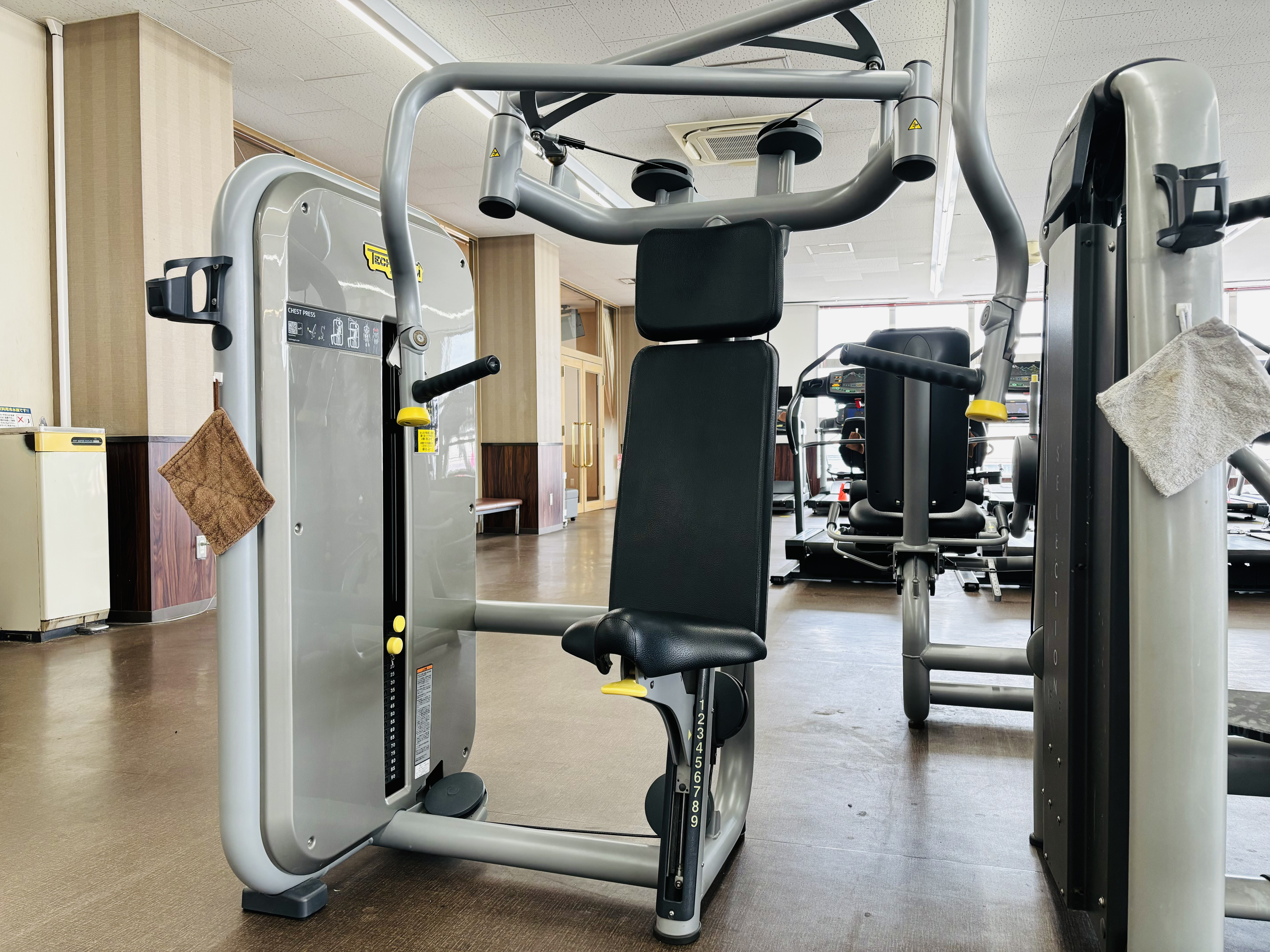 ウエイトマシン①【チェストプレス】