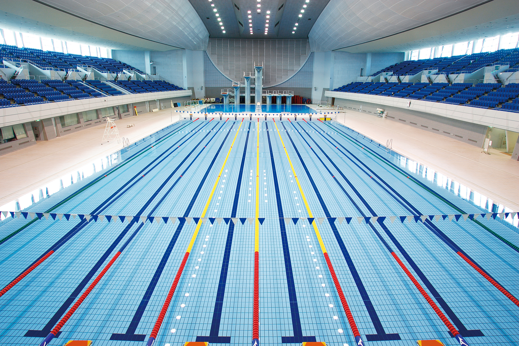 メインプール（50ｍ×25ｍ／10コース／水深2.0ｍ）