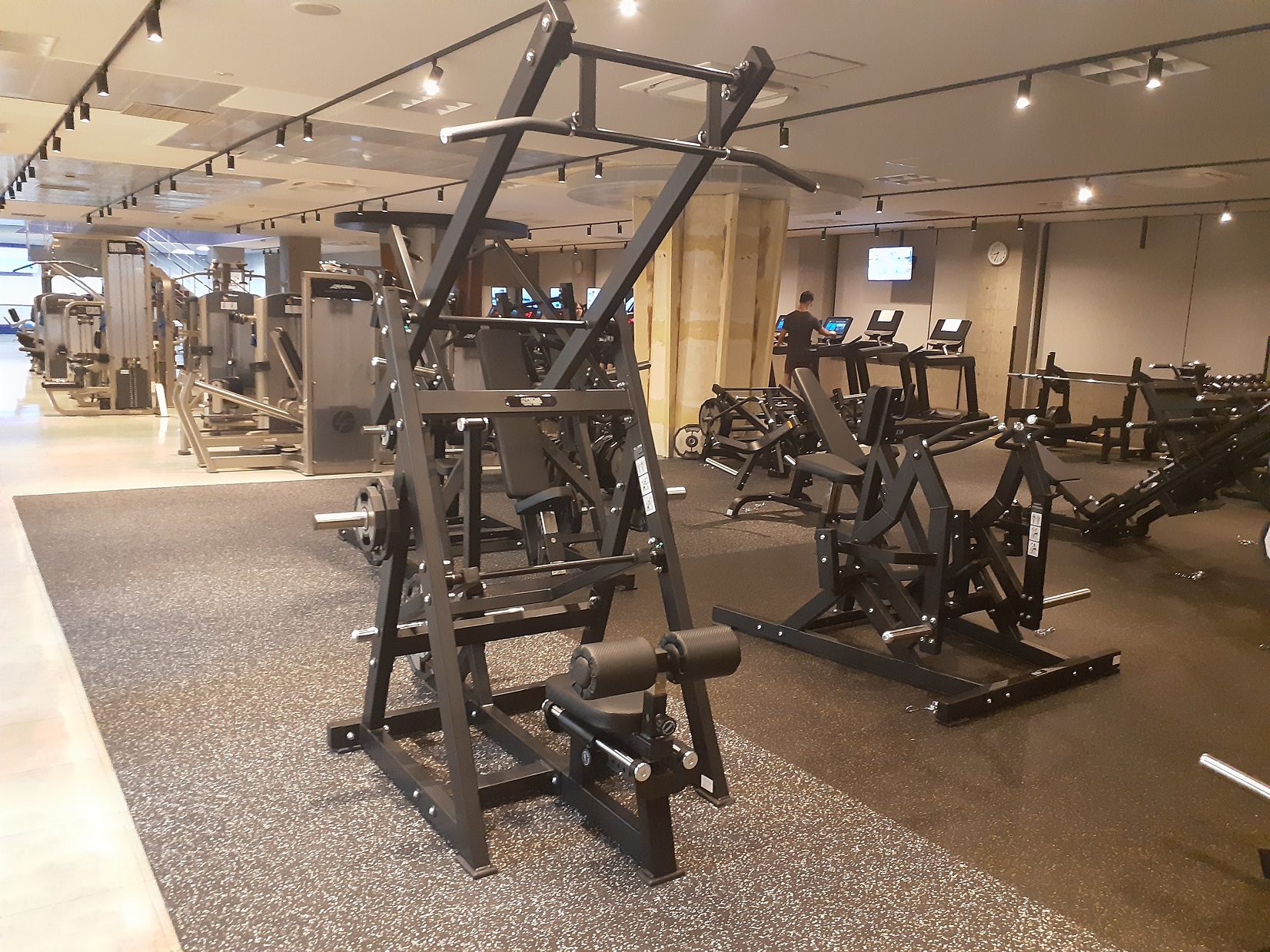 【圧巻のGYM】NEW！プレートロードマシン⑦
