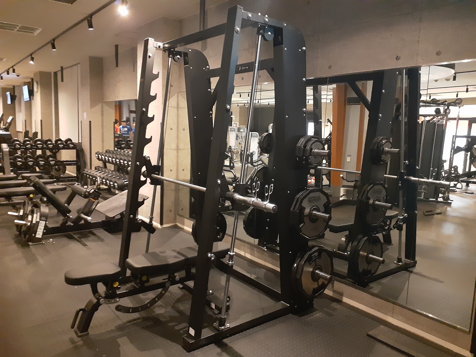 【圧巻のGYM】スミスマシン１台