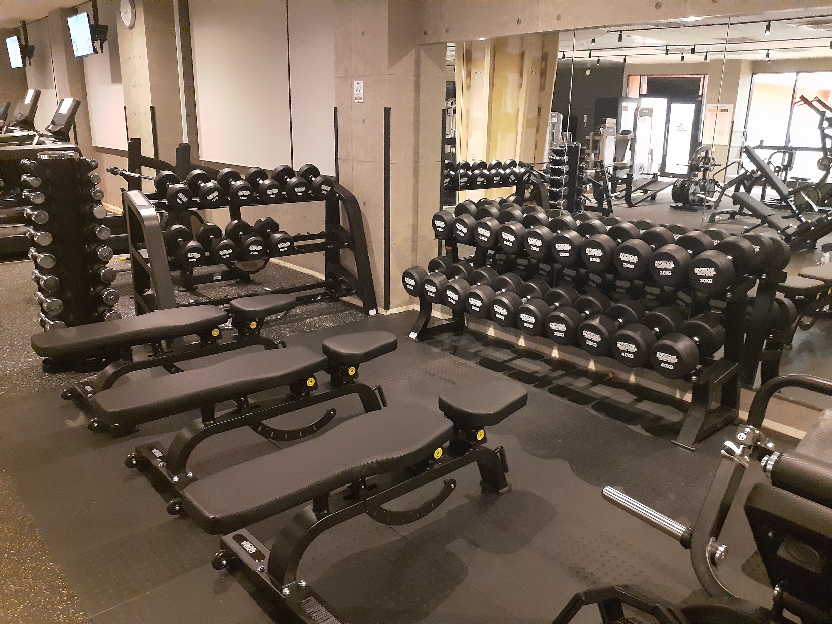 【圧巻のGYM】ダンベルエリア ～４０ｋｇ