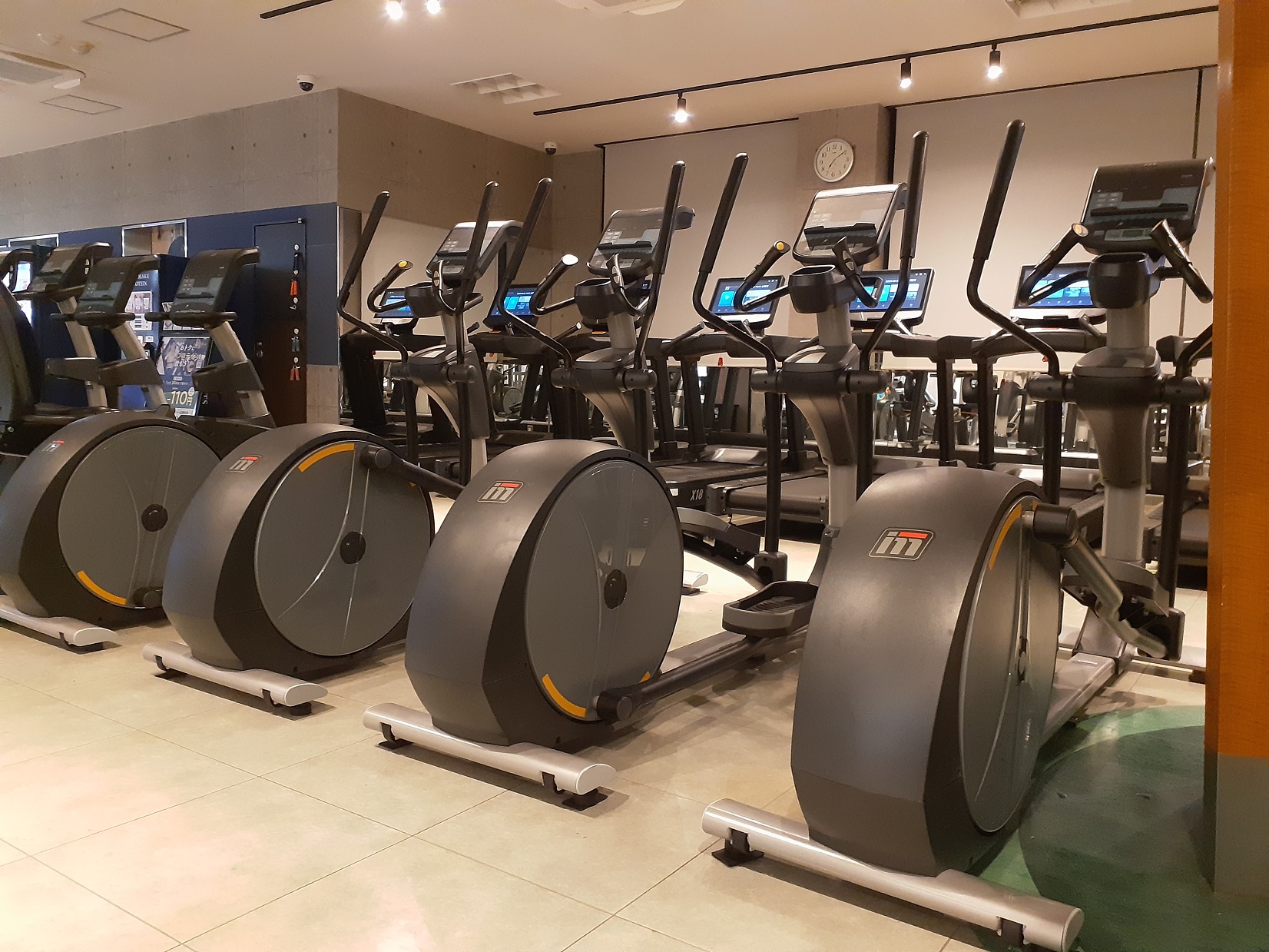 【圧巻のGYM】クロストレーナー４台