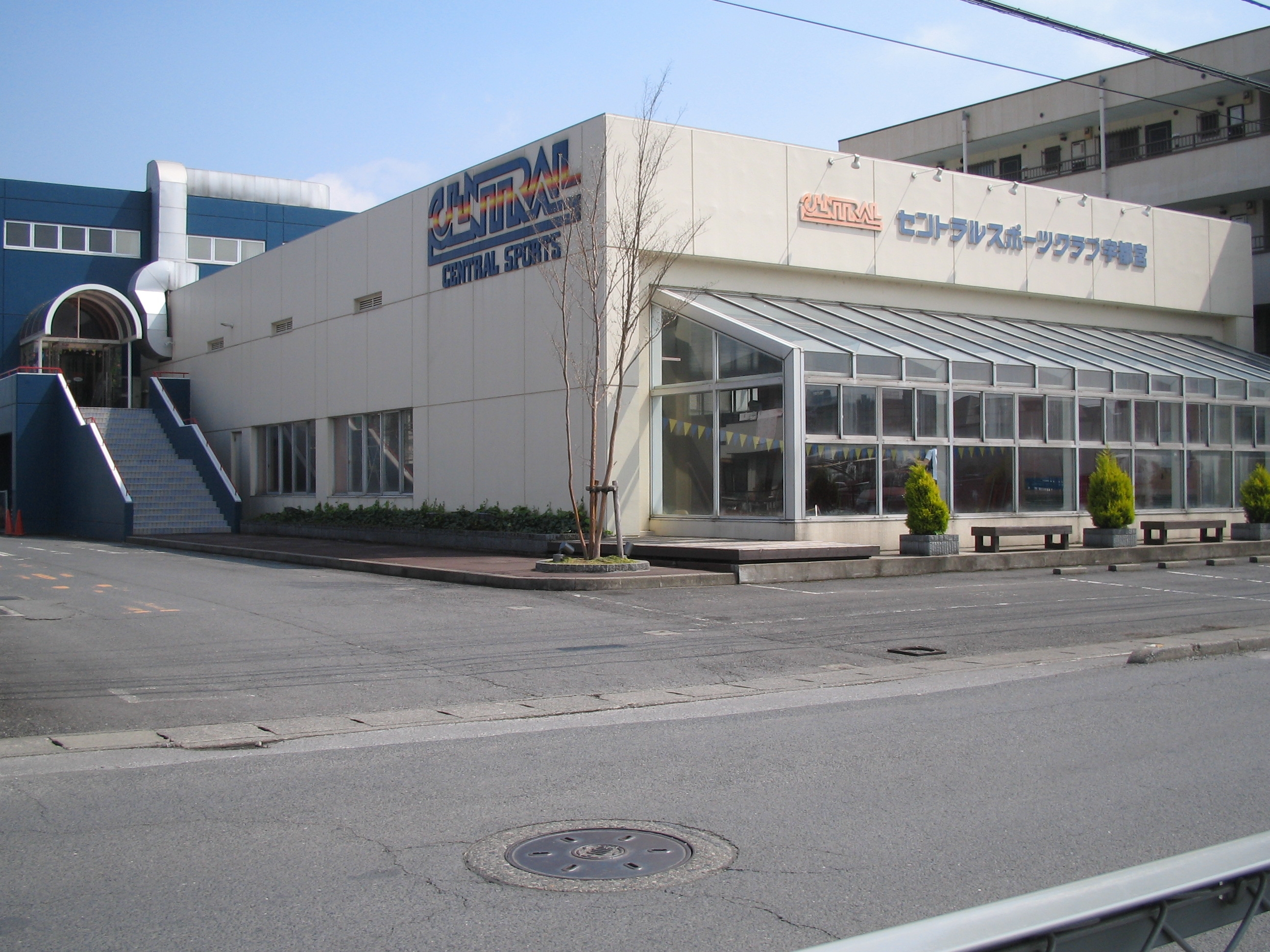 <Appearance> Equipped with 50 parking lots and 20 bicycle parking lots!With Imaizumi's "Yasaka Shrine" in the background, walk straight for 5 minutes ⇒Family Mart is the landmark!