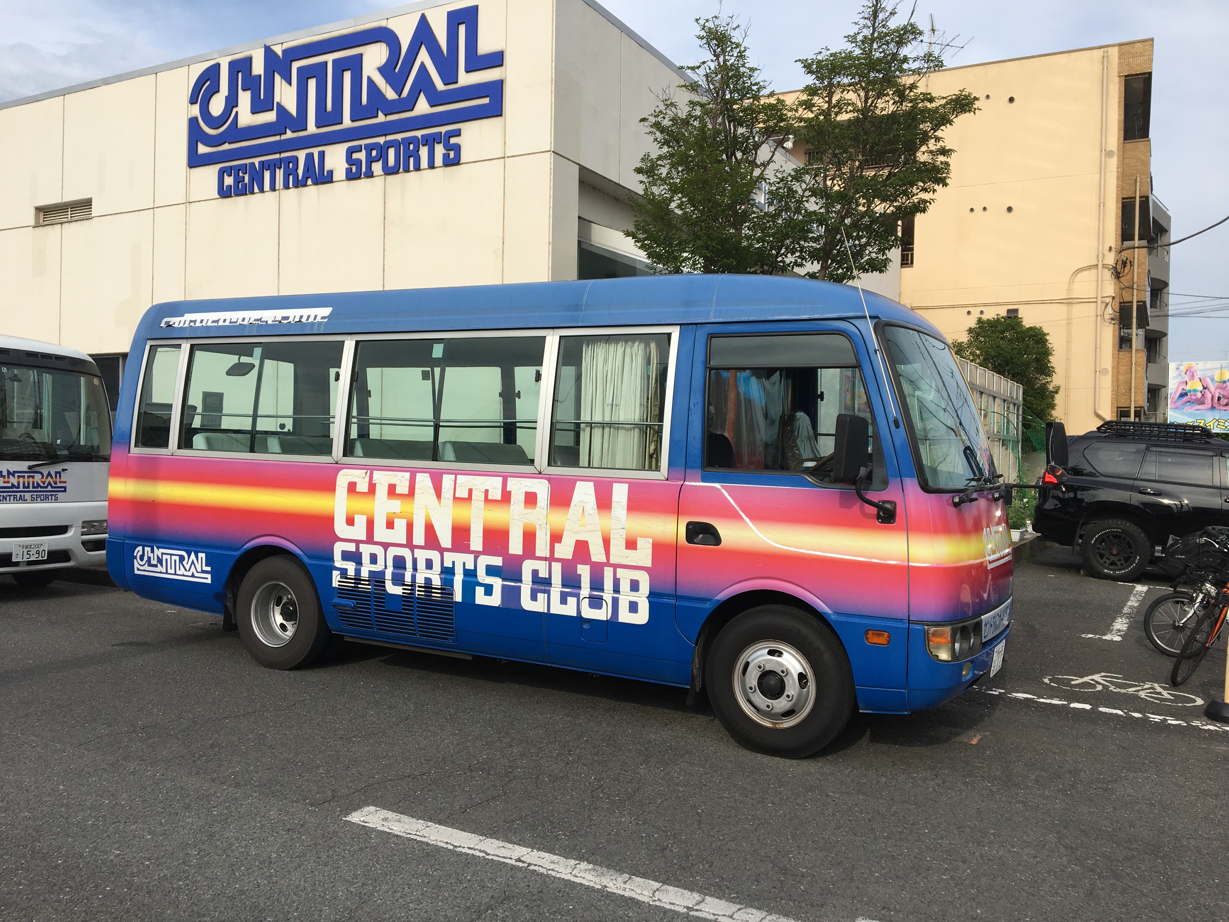 <School Bus> Two free shuttle buses run around the city!