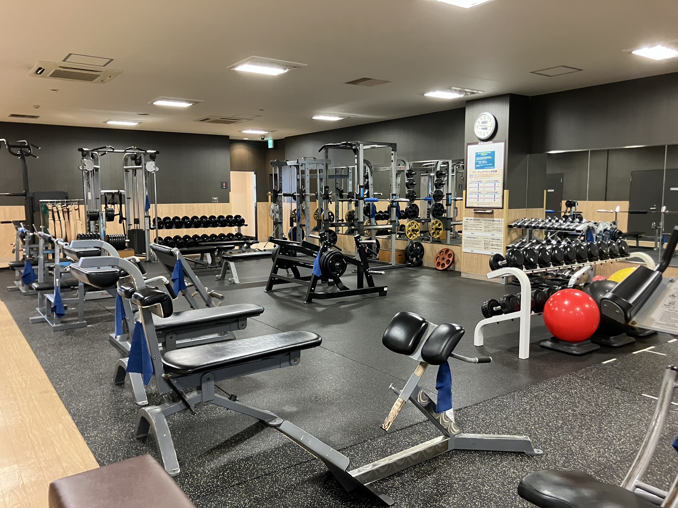 【フリーウェイトエリア】本格的トレーニング可能！