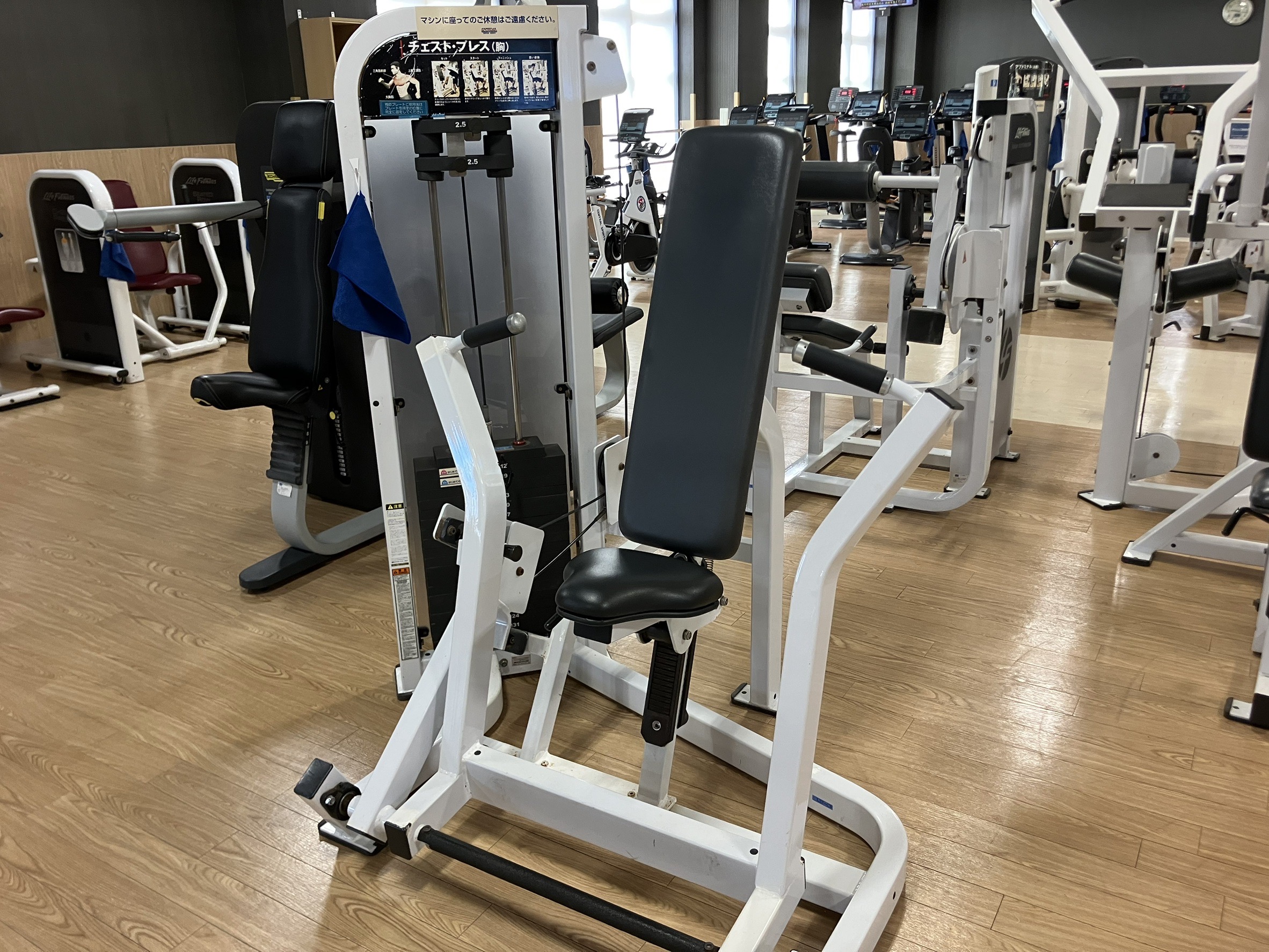 【マシンエリア】胸のトレーニングマシン