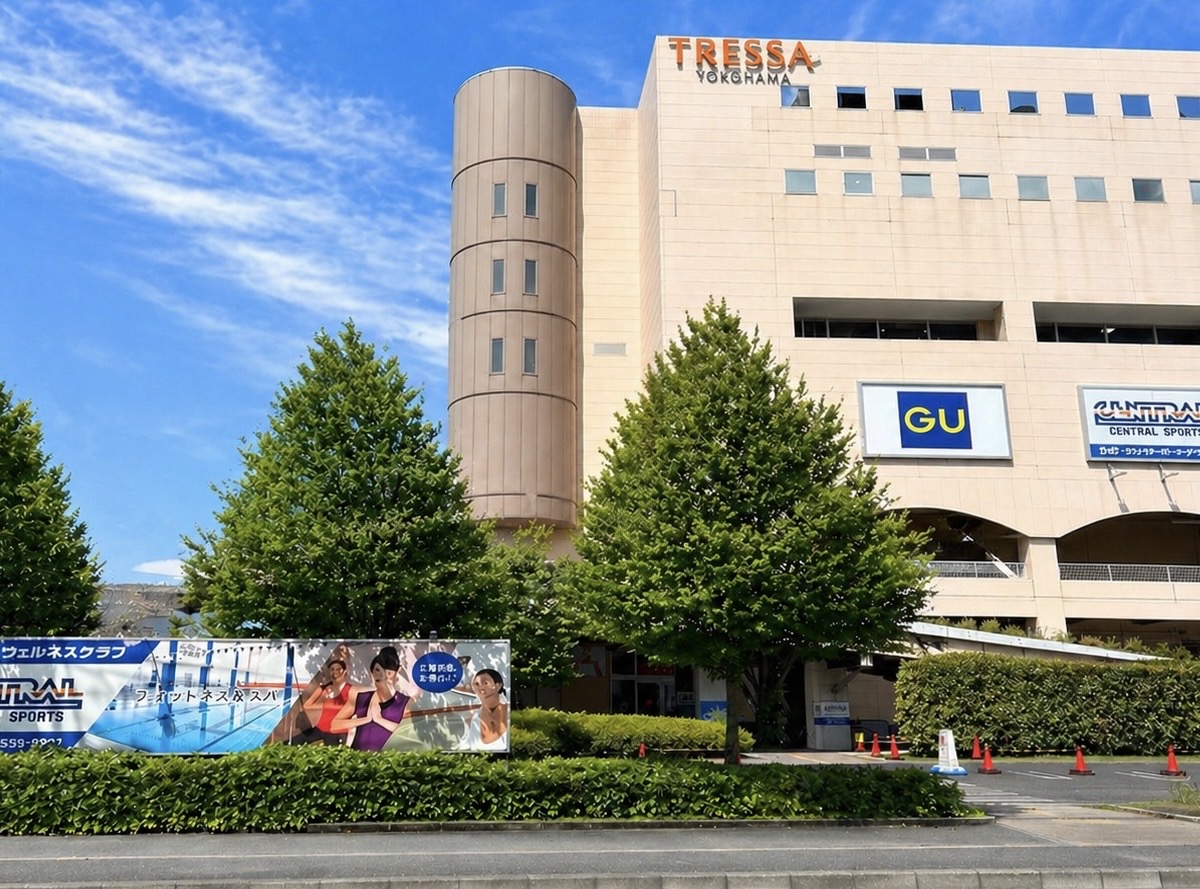 【トレッサ横浜外観】入口は出光ガソリンスタンド向いの北棟東口から入り4Fへ